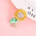 Broche tournesol en alliage avec pétales jaunes et cristaux blancs, taille 43mm x 26mm - D225 Tournesol / iPhone 16e