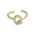 Verstellbarer 18k vergoldeter offener Ring mit Buchstaben Q Design und weißen Perlen - Buchstabe Q / Gold