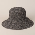 Dettaglio del cappello da sole intrecciato con trama bianca e nera e fiocco decorativo - M (56-58cm) / Nero