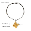 Detail van 18K gouden bloem hanger ketting met afmetingen en gehamerde metaalstructuur - Bloem Hanger Ketting (HF-X2356-G) / Goud met zwart touw