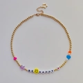 Boho Goldperlenkette mit bunten Stern-Herz-Anhängern und Be Happy Buchstabenperlen - Goldene Perlen mit Buchstaben