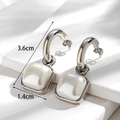 Boucles d'oreilles élégantes en acier titane avec pendentif perle géométrique argent - Boucles d'Oreilles Pendantes Perles Carrées Argentées (ER-1099)