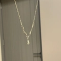 Collana minimalista in argento S925 con ciondolo a goccia lucida e design a onde sottili - Argento 925 / Pendente a Goccia