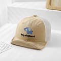 Dettaglio cappellino estivo neonato con ricamo elefante e rete traspirante bianca - 48cm (6-20 Mesi) / Cachi Chiaro
