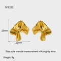 Detailansicht der 18k vergoldeten unregelmäßigen Hammerschlag-Ohrringe mit 23 mm Maßen - Unregelmäßiger Wellen-Plissee-Stil (DFE222)