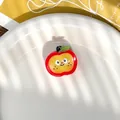 Minimalistische rote Apfel Haarklammer mit Cartoon Gesicht und grünem Blatt - 2.5cm / Lachender Apfel