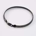 Detailsicht des schwarzen flachen Metallarmbands mit sicherem Karabinerverschluss - Breite 5.0mm * 18cm / Schwarz