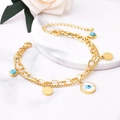 Bracciale a doppio strato dorato con malocchio e perline turchesi su marmo bianco - Bracciale a doppio strato / Oro
