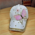 Cappellino da baseball bianco con farfalla di paillettes rosa e decoro di perle - Regolabile / Stile Tessuto Farfalla Bianco