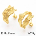 Orecchini a cerchio dorati testurizzati a forma di C, misura 17x11mm e peso di 5g - Stile Dorato con Texture Crespata Irregolare (KE112266-MZOZ)