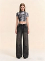 Detail van high-waisted jeans met wijde pijpen, vintage wassing en vleugelopdruk - S / Zwart