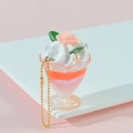 Llavero de helado rosa degradado con crema batida blanca y detalle de flor delicada - Naranja