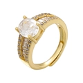 Dettaglio anello dorato regolabile con grande pietra rotonda e accenti rettangolari - Stile Pietra Rotonda (VJ613) / Oro