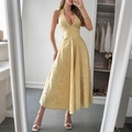 Elegante abito midi giallo chiaro allacciato al collo con jacquard e vita stretta - Giallo