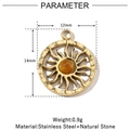 Dettaglio del ciondolo a sole dorato 12mm x 14mm con pietra naturale e acciaio inossidabile - Stile Raggiera in Occhio di Tigre (VG809)