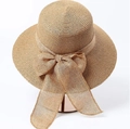Detailansicht von Damen-Strohhut mit großer Leinenschleife und breiter Krempe für Strand - Verstellbar / Khaki