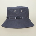 Détail d'un chapeau bob gris foncé avec œillets métalliques et cordon réglable SPORT - M (56-58cm) / Gris clair