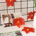 Künstliche Ahornblatt-LED-Lichterkette mit roten Stoffblättern für festliche Deko - 1.5m 10LED Dauerlicht Batterietyp / Hellrot - Ahornblatt