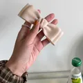 Eleganter apricotfarbener doppellagiger Seidensatin-Haarclip mit minimalistischer Federklammer - Cremeweiß