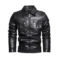 Herren Slim Fit Kunstlederjacke in Schwarz mit Stehkragen und Reißverschlusstaschen auf Weiß - L / Schwarz