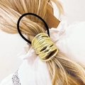 Moderner goldener Haarring aus mehreren Metallschichten mit schwarzem Gummiband - Gold