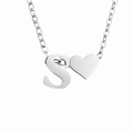 Collana minimalista argentata con lettera S, ciondolo a cuore e catena a maglie fini - S-Acciaio