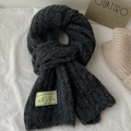 Detail of soft charcoal grey Shetland virgin wool knit texture and woven sheep logo label - 175*25cm / Dark Gray