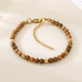 Détails des perles en œil de tigre et du fermoir doré réglable sur le bracelet - Style Tons Terre Doré (KB207129-Z)