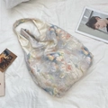 Detalle del bolso tote de encaje floral con flores azules y naranjas y texturas 3D - Bolso Tulipan Estilo Chaleco
