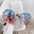 Occhiali da sole oversize senza montatura con lenti sfumate blu rosa e strass luccicanti - Sfumato Blu Rosa con Strass