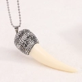 Collana con ciondolo in resina avorio da 85 mm con cappuccio argentato decorato con cristalli - Bianco Sporco