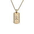 Détail d'un pendentif doré rectangulaire avec lettre R en cristal et chaîne torsadée - Pendentif Lettre R-Chaîne 60CM