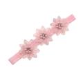 Dettaglio fascia neonata con tre fiori di pizzo rosa decorati con perle e strass - Fiore di Perla Rosa