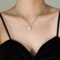 Collana a doppio strato in titanio argento con ciondolo in perla d'acqua dolce barocca - 40+5cm / Argento