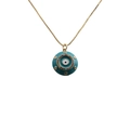 Gouden evil eye ketting met turquoise hanger en kleurrijke kristallen op witte achtergrond - Groen