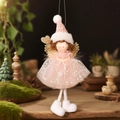 Detail van pluche kerstengel pop met roze jurk, gouden vleugels en rok van gaas - Roze Engel