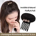 Detailansicht Haarkamm mit champagnerfarbenen Strassblumen und Volumen-Haarpad am Ansatz - Champagner Strass Volumen Kamm