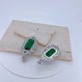 Pendientes barrocos plateados con grandes piedras verdes corte esmeralda y pavé de circón - Colgante de piedra preciosa verde / Verde