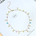 Collar dorado de margaritas con dijes de corazones coloridos y cadena ajustable - Collar Corazón de Margarita Colorida / Dorado