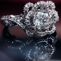 Bague vintage fleur évidée avec zircon brillant et finition en or blanc poli - US 6 / Or blanc