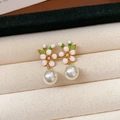 Boucles d'oreilles fleur en émail rose avec pendentif perle blanche et métal doré - 64# Tige en argent-Rose-Plaqué or véritable