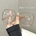 Vierkant brilmontuur in melkthee beige met goudkleurig paardenbit detail op de poot - Bijziendheid Bril [200 Graden] / Melkthee Kleur