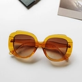 Oversized amber frame sunglasses with gradient tea lenses in a retro square design - Transparent Yellow