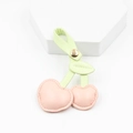 Llavero de cereza con forma de corazón rosa en cuero PU con hoja verde y hebilla dorada - Rosa