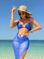 Dettaglio del top bikini blu e gonna in rete con fibbia dorata a forma di stella - Blu
