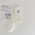 Witte middelhoge katoenen sokken met zwart geborduurd smileygezicht en geribde boorden - Eén maat / Zwarte Smiley Face