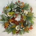 Herbstkranz mit orangen Ahornblättern, weißen Beeren und Mini-Kürbissen für Deko - 45x45 cm / Einfacher Kürbis Kranz