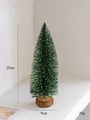 25cm grüner beflockter Mini-Weihnachtsbaum mit Holzsockel für Tischdeko - 25cm Beflockter Baum