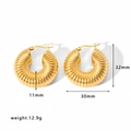 Tabla detallada de tallas con 32mm de alto y 12,9g de peso para pendientes de aro dorados - Estilo Redondo Croissant Dorado (EKR33-G)