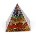 Handgefertigte Naturkristall-Pyramide mit mehrschichtigen Heilsteinen und Goldfolie - 5cm / Nr. 4 Sieben Chakren Geschichtet